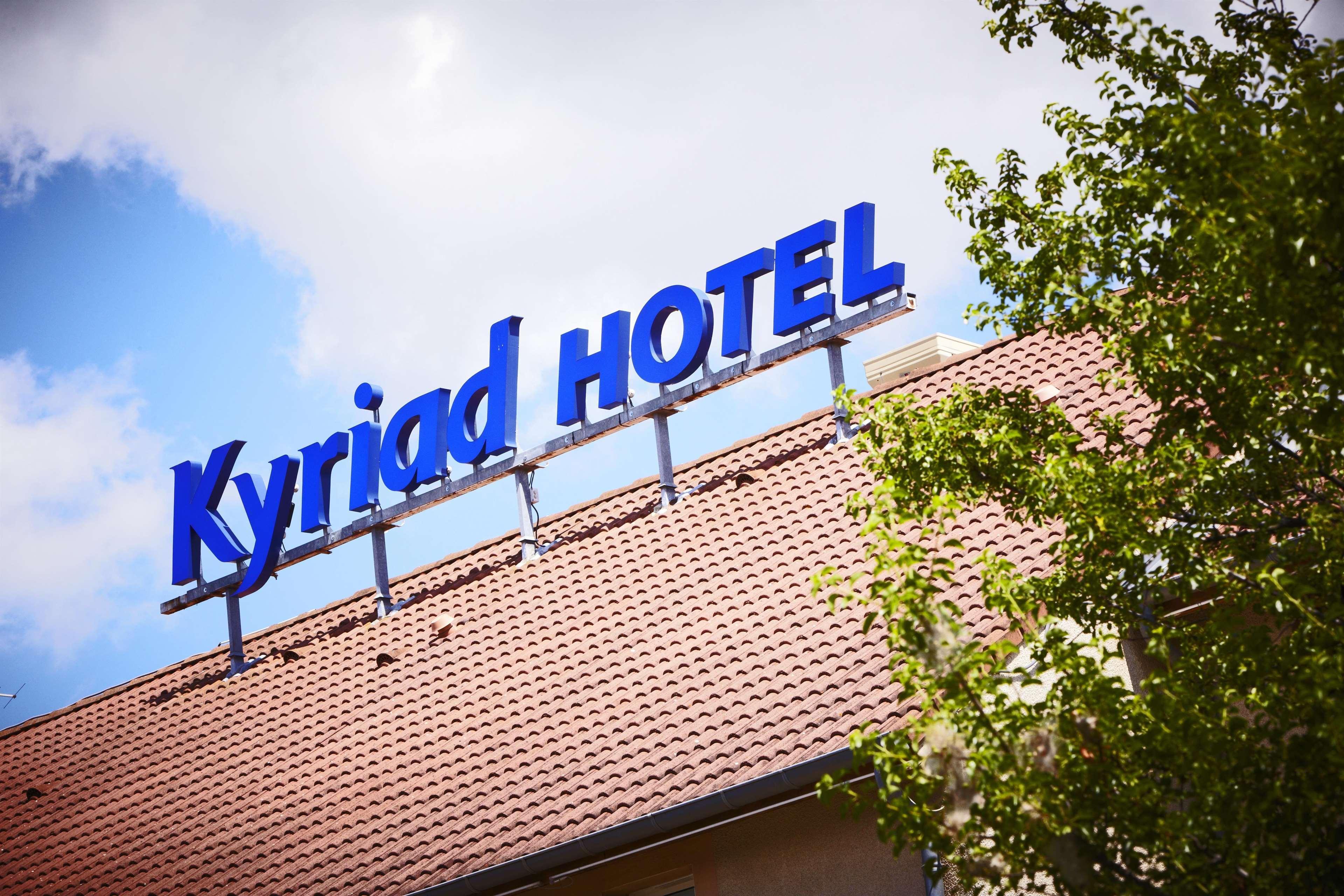 Kyriad Lyon Est - Saint Bonnet De Mure Buitenkant foto