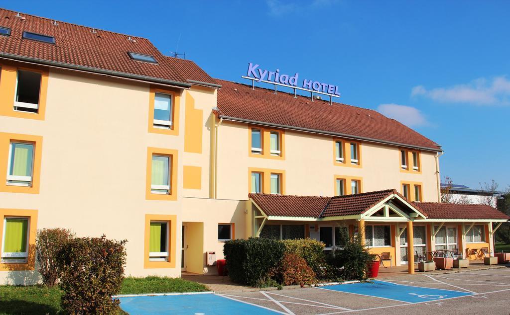 Kyriad Lyon Est - Saint Bonnet De Mure Buitenkant foto