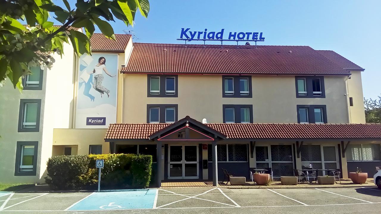 Kyriad Lyon Est - Saint Bonnet De Mure Buitenkant foto