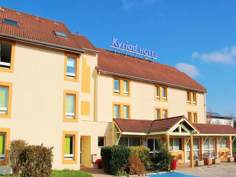 Kyriad Lyon Est - Saint Bonnet De Mure Buitenkant foto