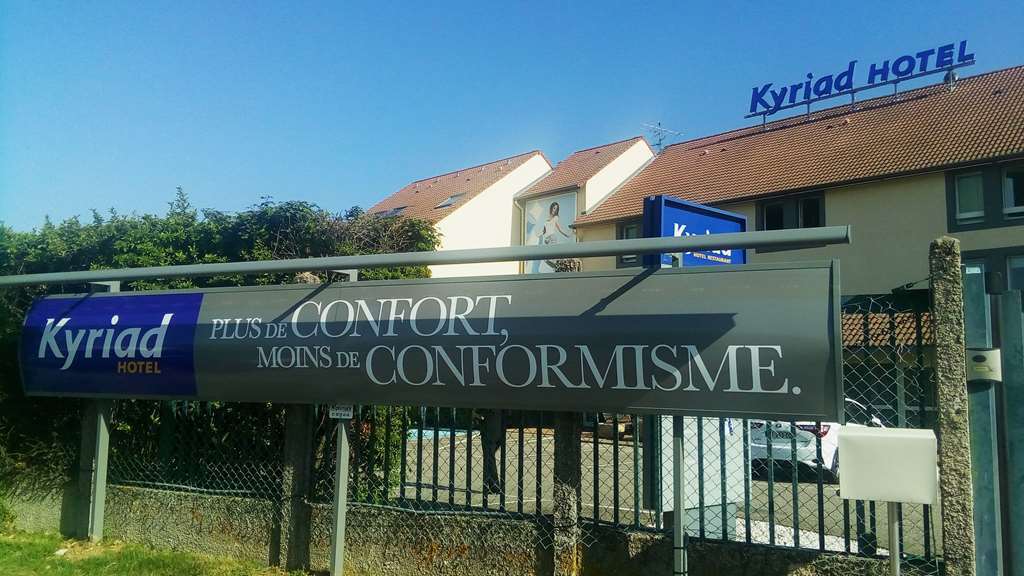 Kyriad Lyon Est - Saint Bonnet De Mure Buitenkant foto